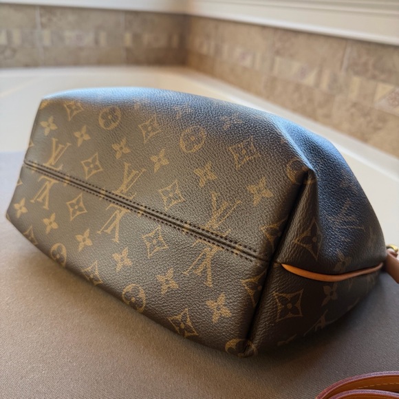 Louis Vuitton Turenne PM Monogram Canvas Hand and Shoulder Bag - Picture 3 of 14